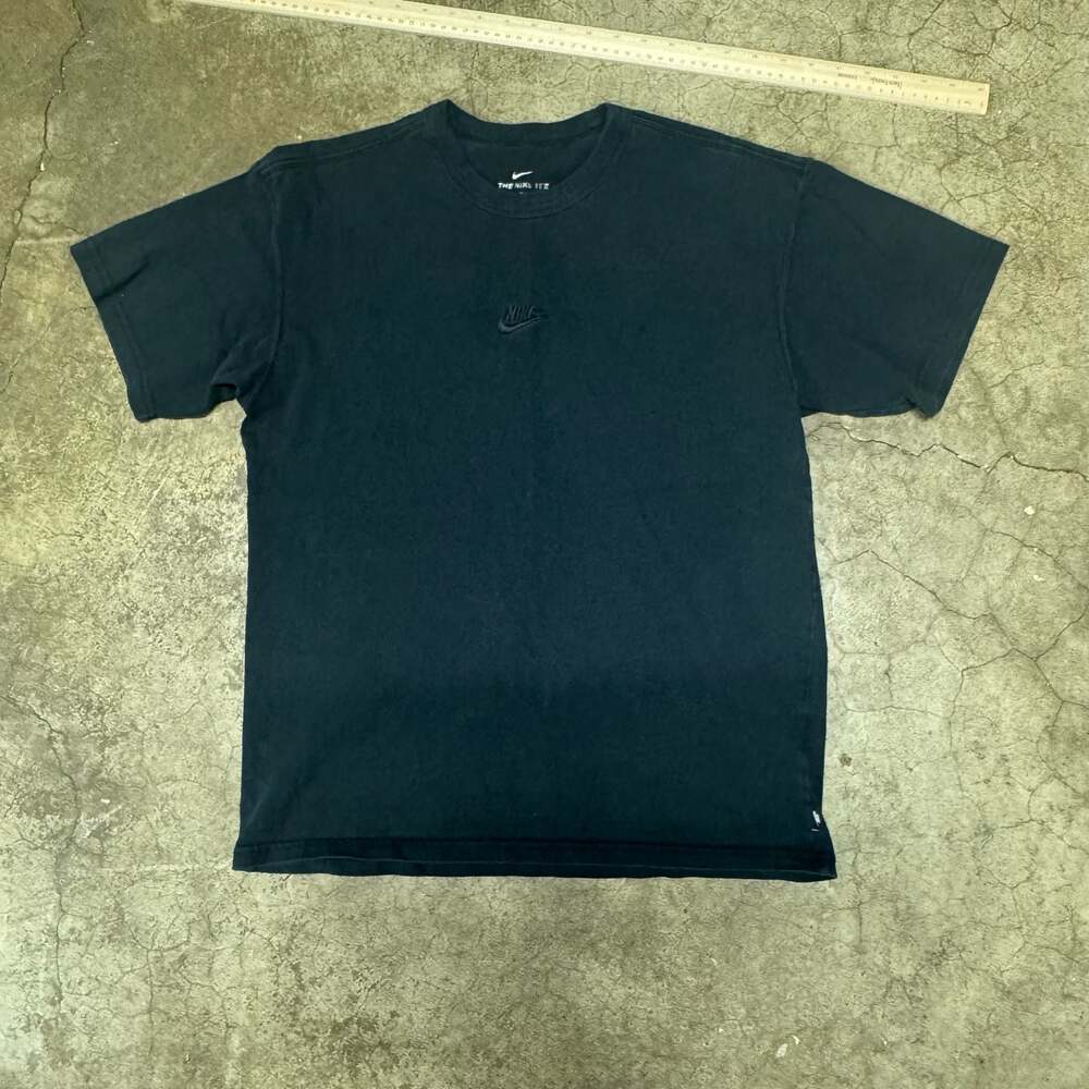 Nike Sportswear Essential Short Sleeve T-Shirt Black Embroidered Logo